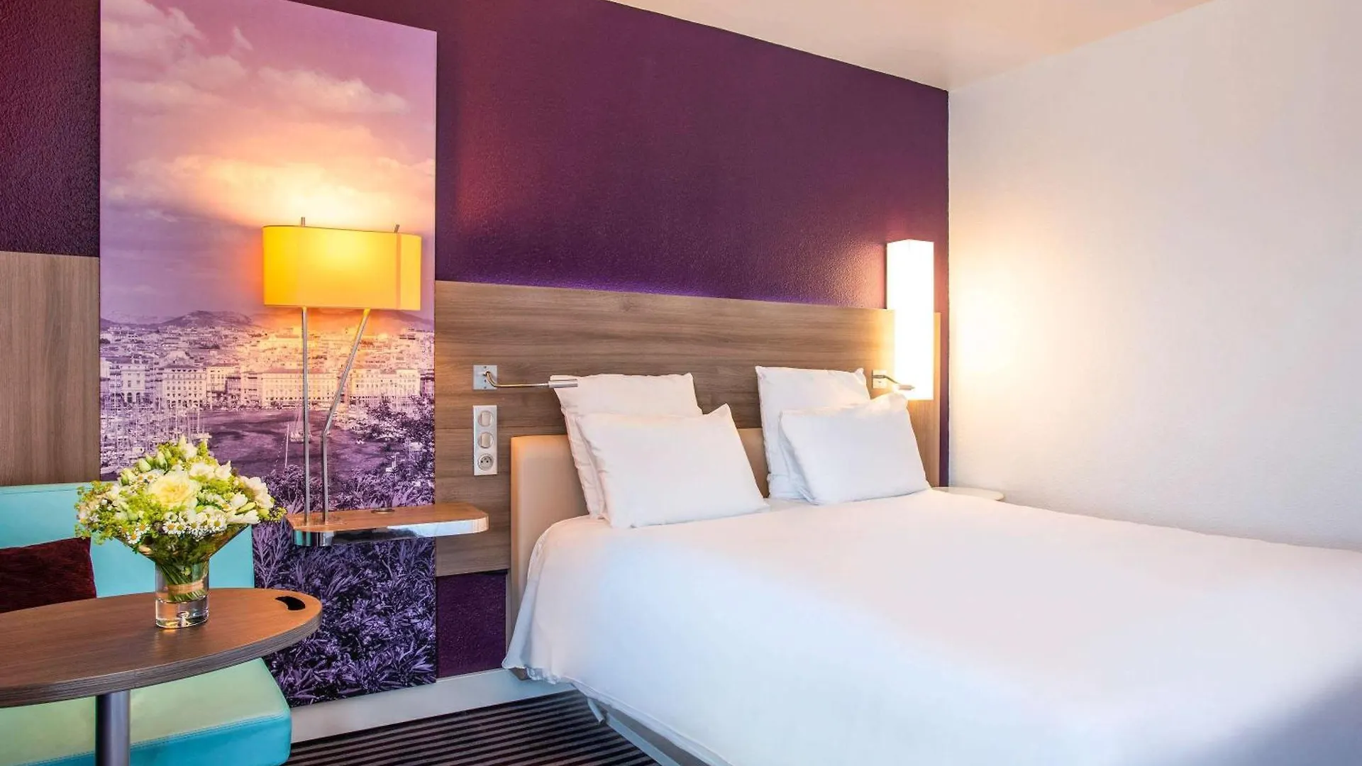 Mercure Marseille Centre Vieux Port 4*,  France