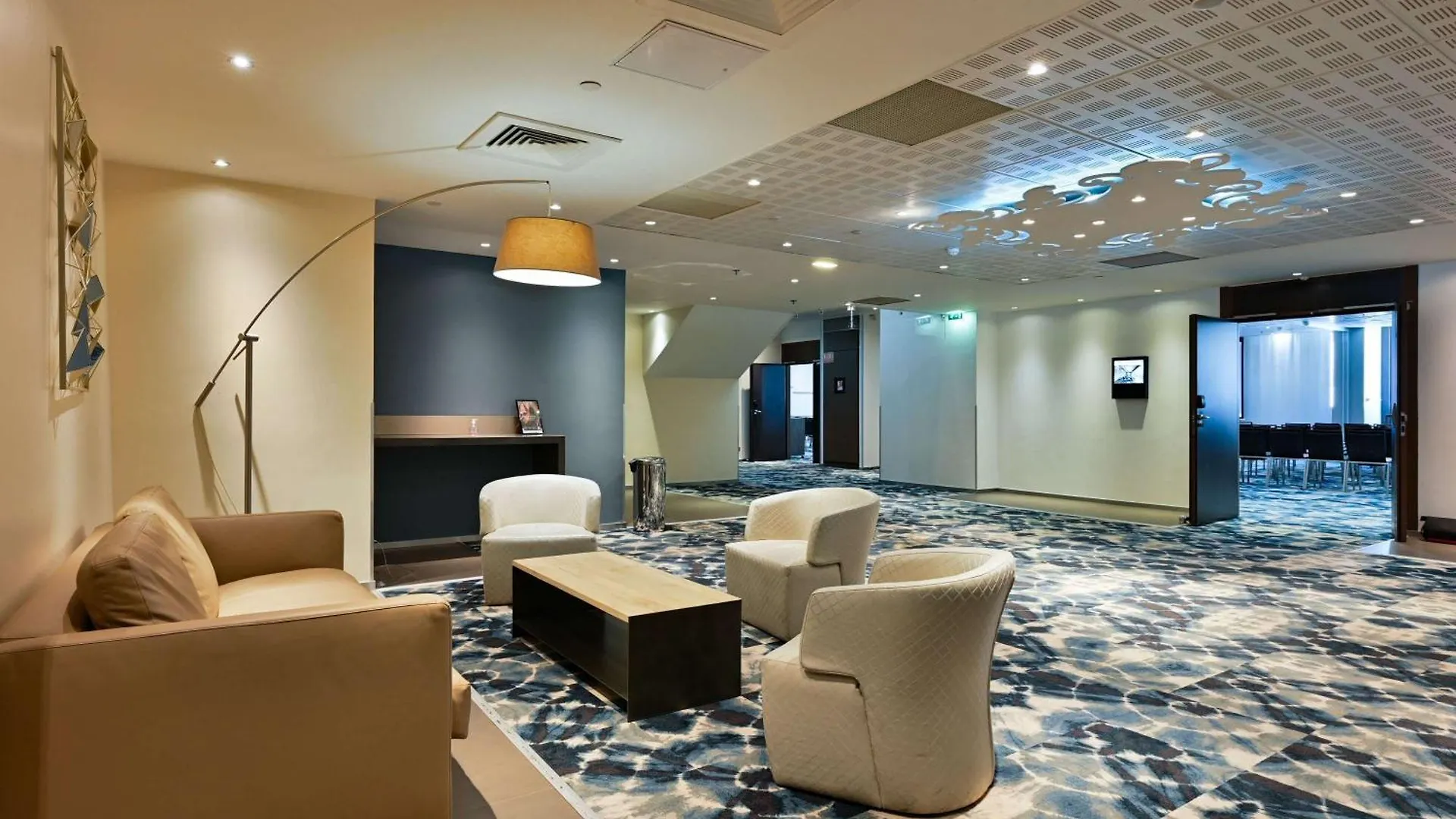 Mercure Marseille Centre Vieux Port 4*,